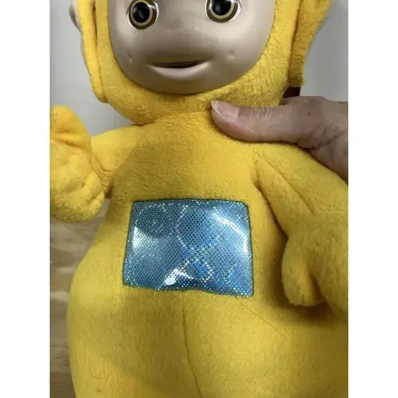 Yellow Teletubbies Laa Laa Talking Plush Playskool 12-Inch Stuffed Toy 1998 VTG - Picture 3 of 6